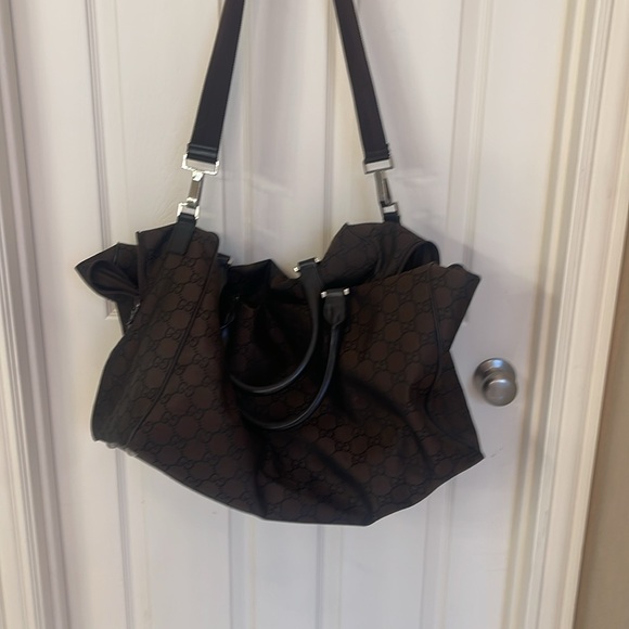 Gucci large travel bag. - Picture 2 of 8